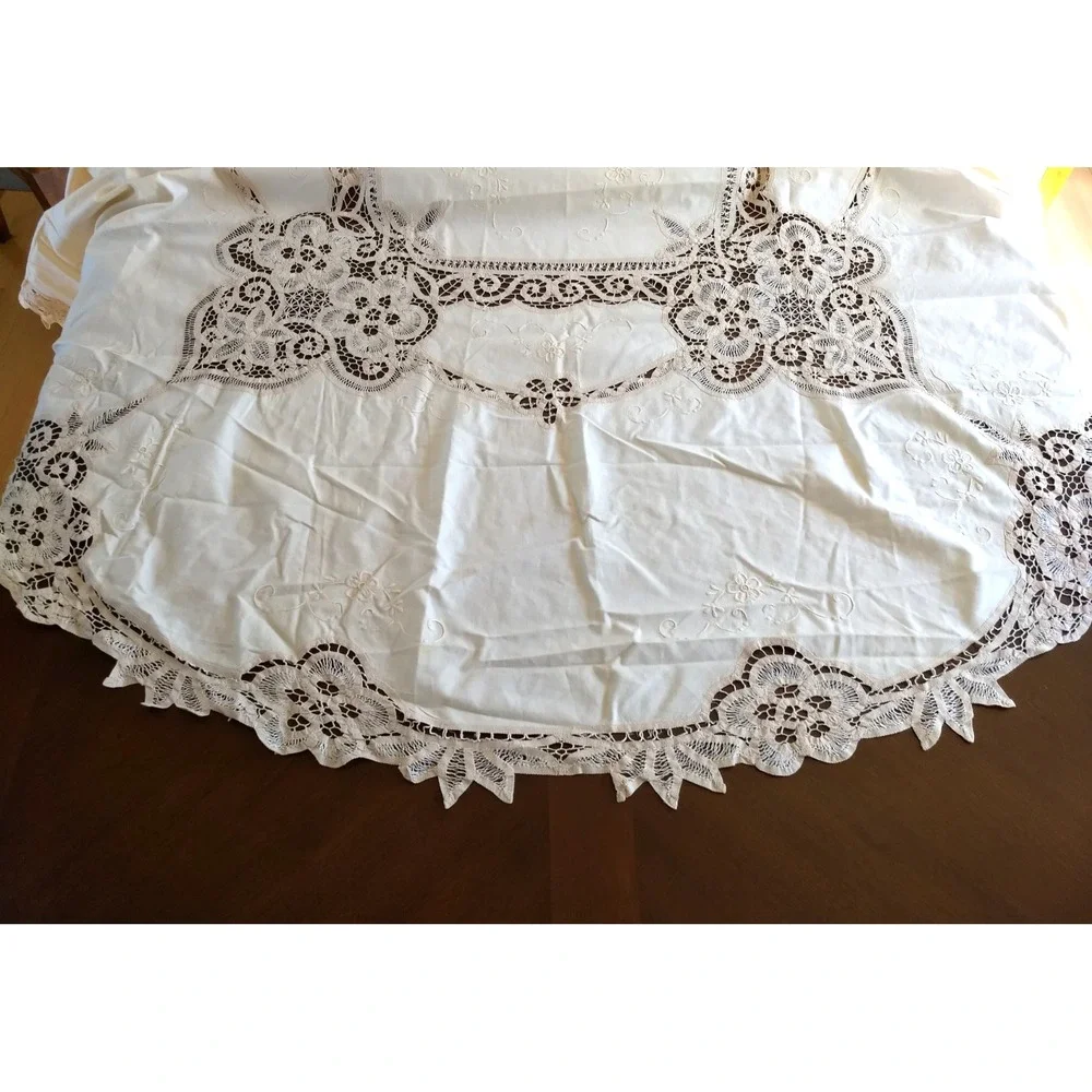 Vintage Madeira Lace Tablecloth 128